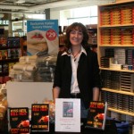 kiss-her-kill-her-book-signing-03