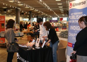kiss-her-kill-her-book-signing-02